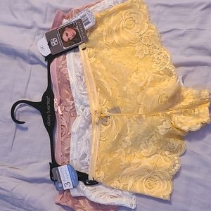 Womens intimates/underwear